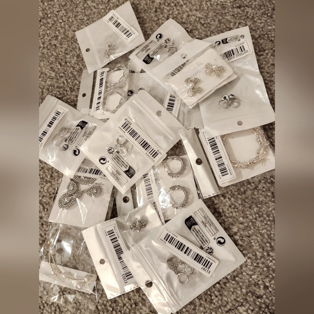 (WholeSale) Pack of 15 Earrings
